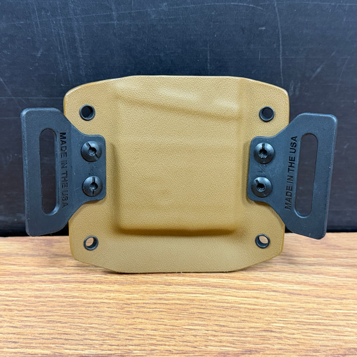 Pre Owned - Bear Tactical TMC Single Mag Holder W/ Belt Loops - Tan