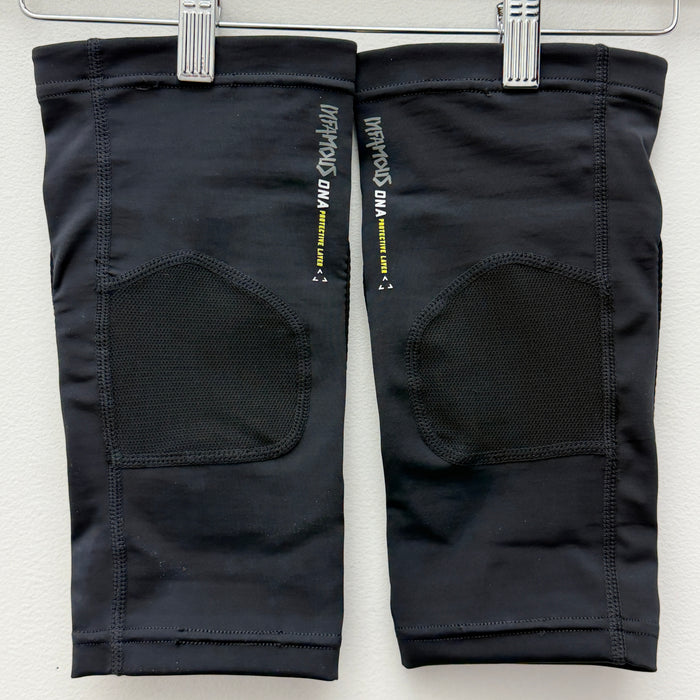 Pre Owned - Infamous Pro DNA Knee Pads - Black - Medium